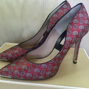 Michael Kors Avra Paisley Pump is a stylish women's shoe size 7